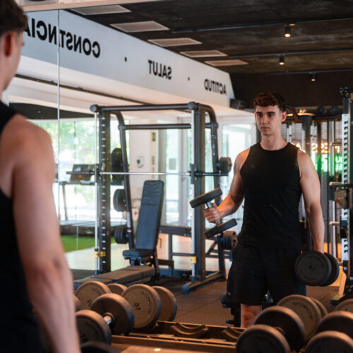 Sala de fitness muscular